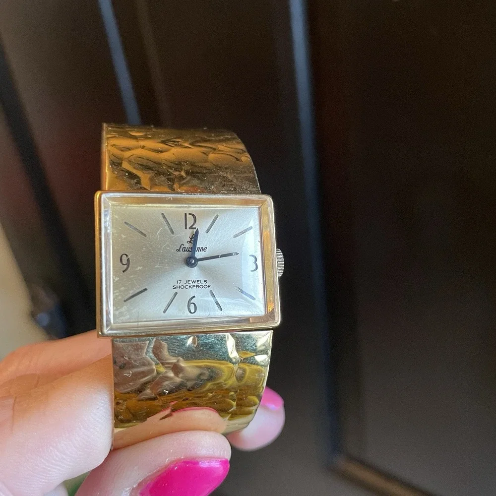 Vintage‎ 1980s Ladies LAUSANNE Gold Tone Hinged Bangle Bracelet Watch Wind Up